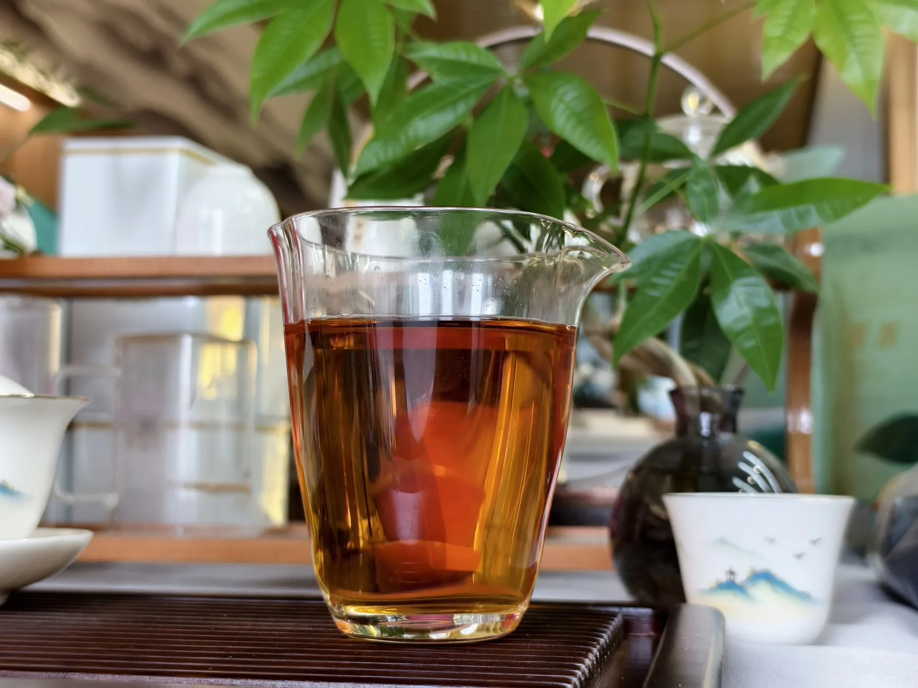 高山红茶干茶、茶汤及包装展示